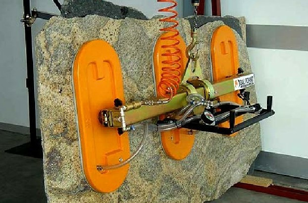 石材大板夾使用現場作業拍攝--河北東圣吊索具制造有限公司--小型攪拌機|石材夾具|液壓堆高車|手動叉車 石材大板夾使用現場作業拍攝--河北東圣吊索具制造有限公司--小型攪拌機|石材夾具|液壓堆高車|手動叉車