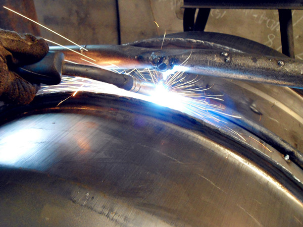 小型食品攪拌機(jī)焊接作業(yè)現(xiàn)場(chǎng)--河北東圣吊索具制造有限公司 小型食品攪拌機(jī)焊接作業(yè)現(xiàn)場(chǎng)--河北東圣吊索具制造有限公司