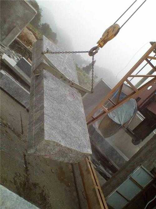 F型鏈條石材吊夾使用現場--河北東圣吊索具制造有限公司